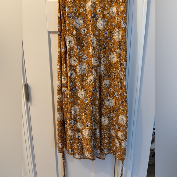 Old Navy Wrap Dress - Picture 6 of 6